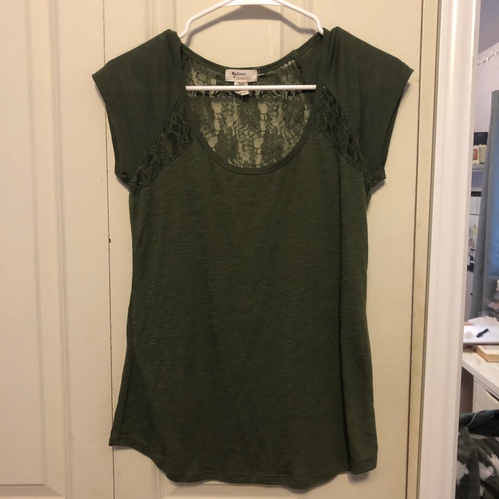 Super cute girly green tee